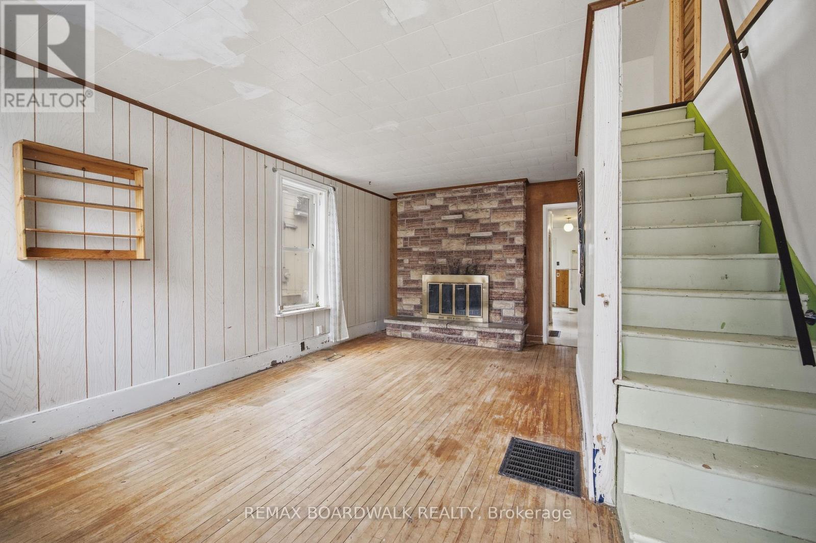 88 Charles Street, Carleton Place, Ontario  K7C 2Y3 - Photo 3 - X13013096