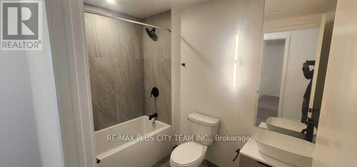 418 - 1185 Dupont Street, Toronto, Ontario  M6H 0G5 - Photo 12 - W12998040