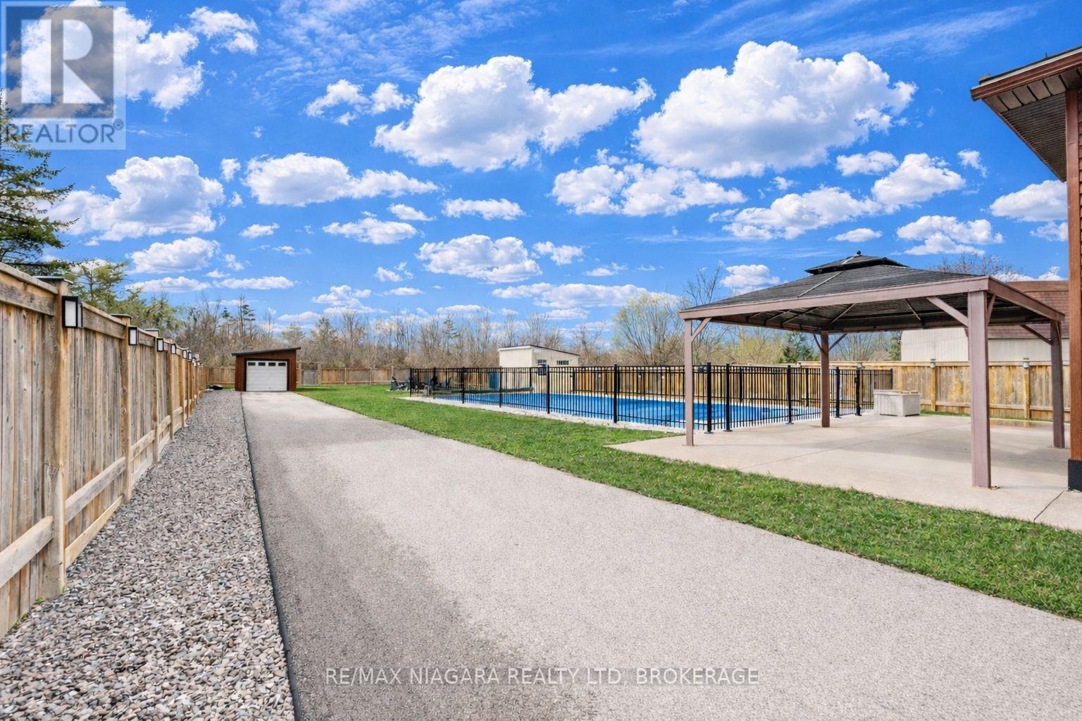 1887 Dominion Road, Fort Erie, Ontario  L0S 1N0 - Photo 2 - X13013032