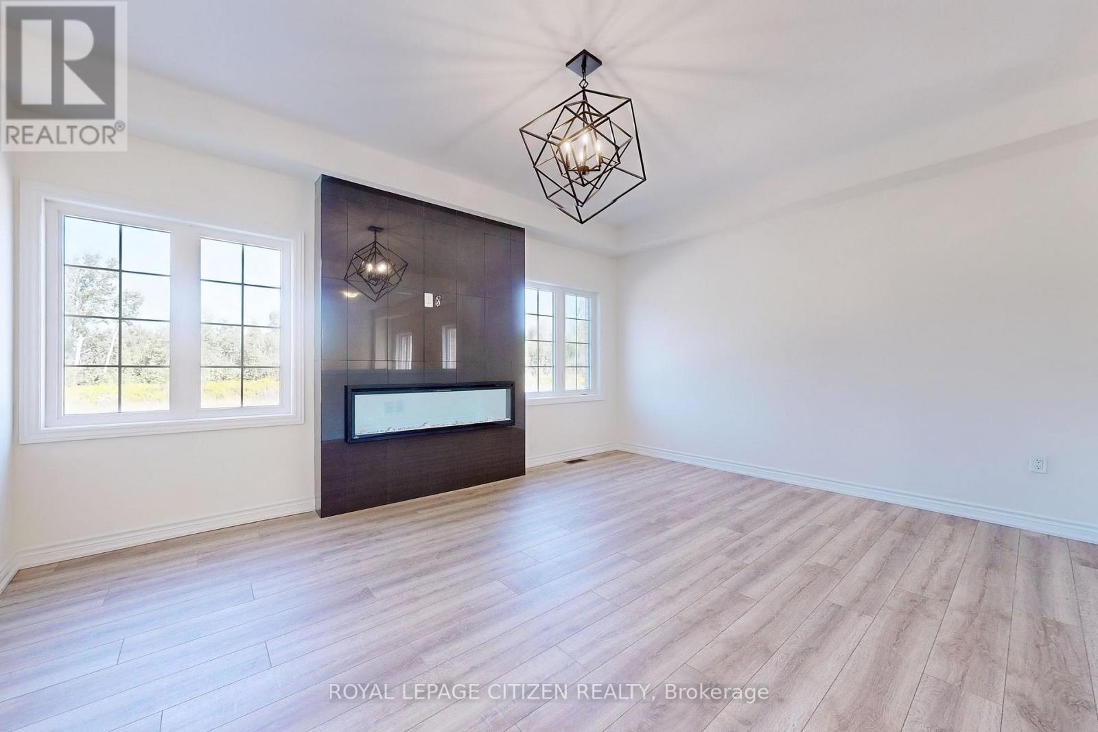 140 Hawkins Street, Georgina, Ontario  L0E 1R0 - Photo 2 - N13013056