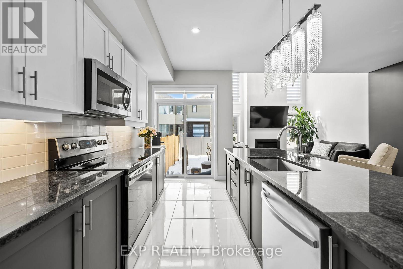 335 Wabasso Lane, Ottawa, Ontario  K1T 0T2 - Photo 6 - X12991520