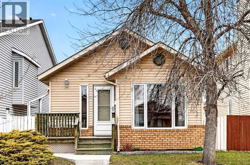 886 Erin Woods Drive SE, Calgary, Alberta