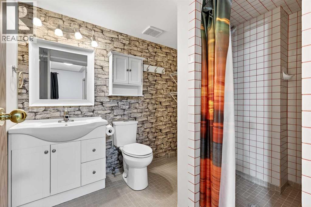 886 Erin Woods Drive Se, Calgary, Alberta  T2B 3C4 - Photo 35 - A2292202