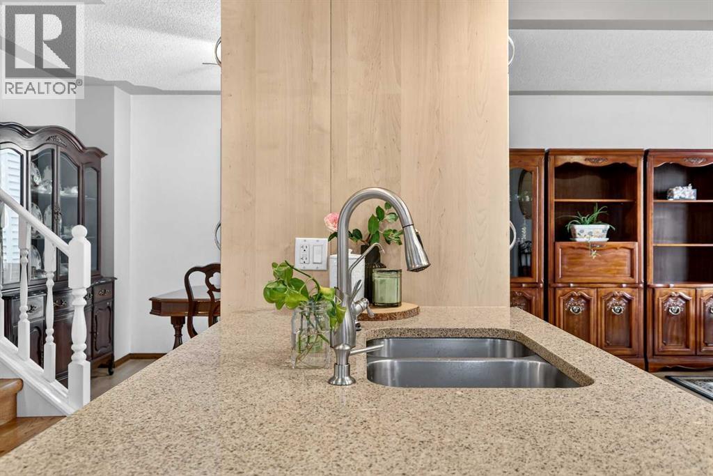 886 Erin Woods Drive Se, Calgary, Alberta  T2B 3C4 - Photo 10 - A2292202