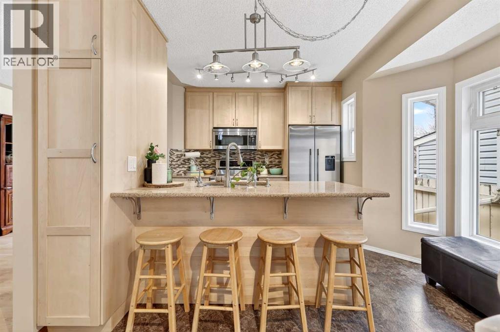 886 Erin Woods Drive Se, Calgary, Alberta  T2B 3C4 - Photo 7 - A2292202