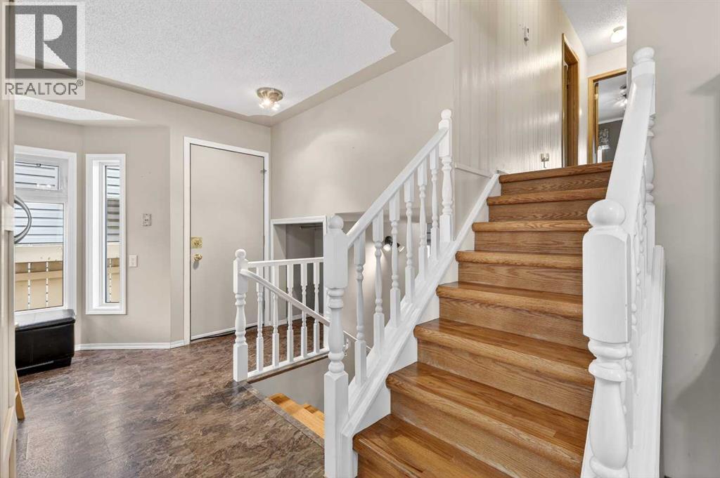 886 Erin Woods Drive Se, Calgary, Alberta  T2B 3C4 - Photo 22 - A2292202