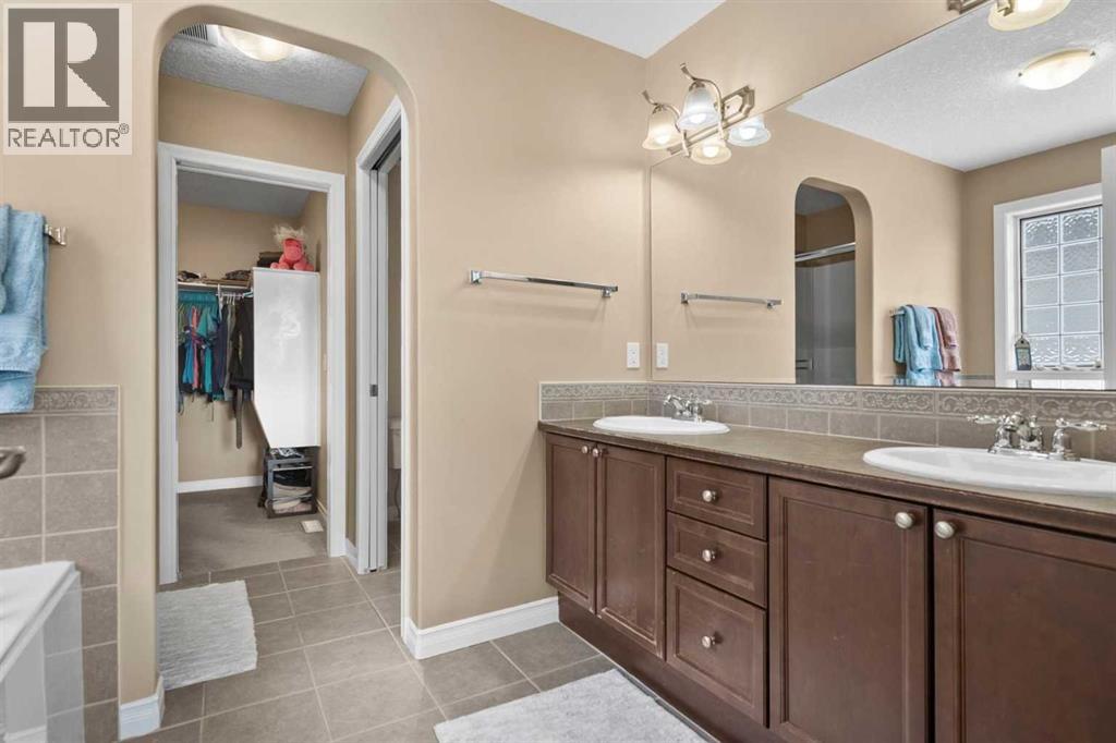 29 Royal Birch Hill Nw, Calgary, Alberta  T3G 5X7 - Photo 25 - A2301855