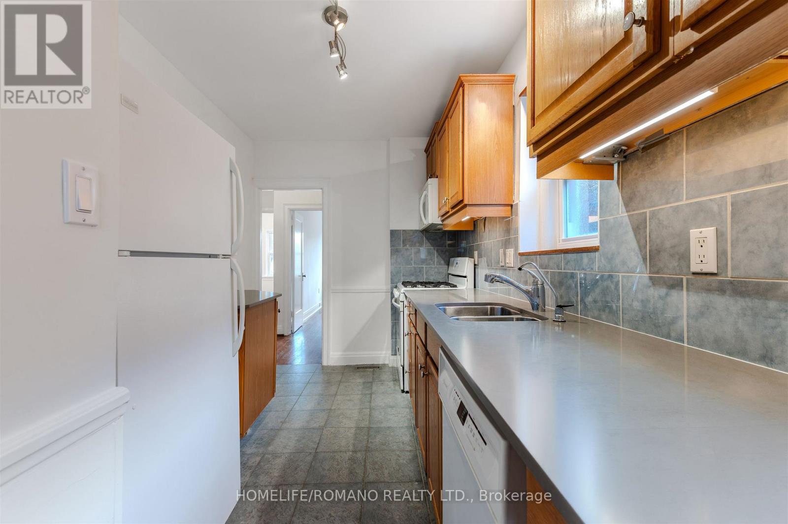 9 Little Avenue, Toronto, Ontario  M9N 1K3 - Photo 16 - W13013022