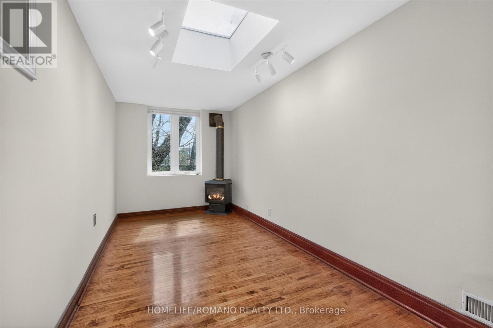 9 Little Avenue, Toronto, Ontario  M9N 1K3 - Photo 18 - W13013022