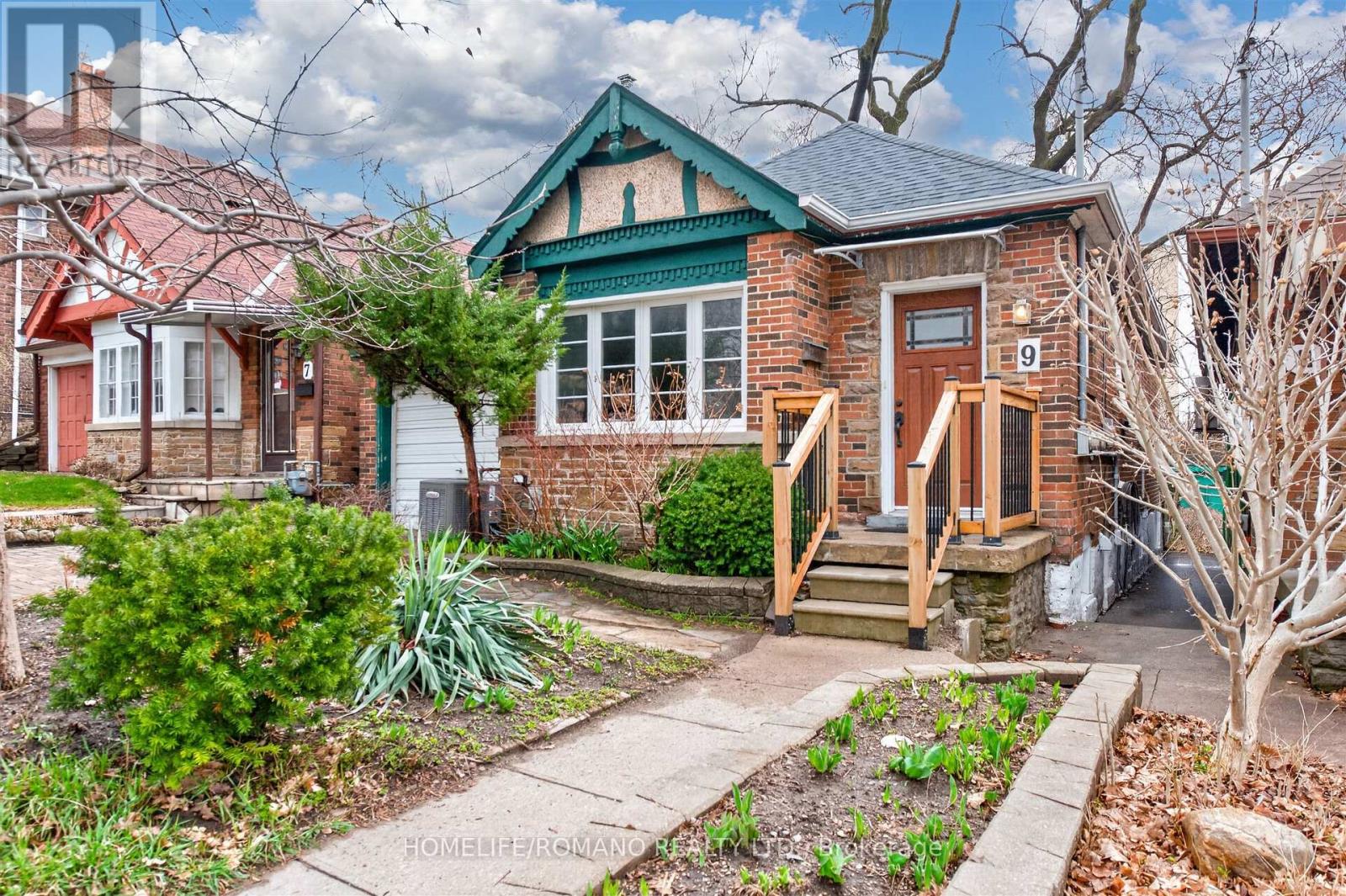 9 Little Avenue, Toronto, Ontario  M9N 1K3 - Photo 3 - W13013022