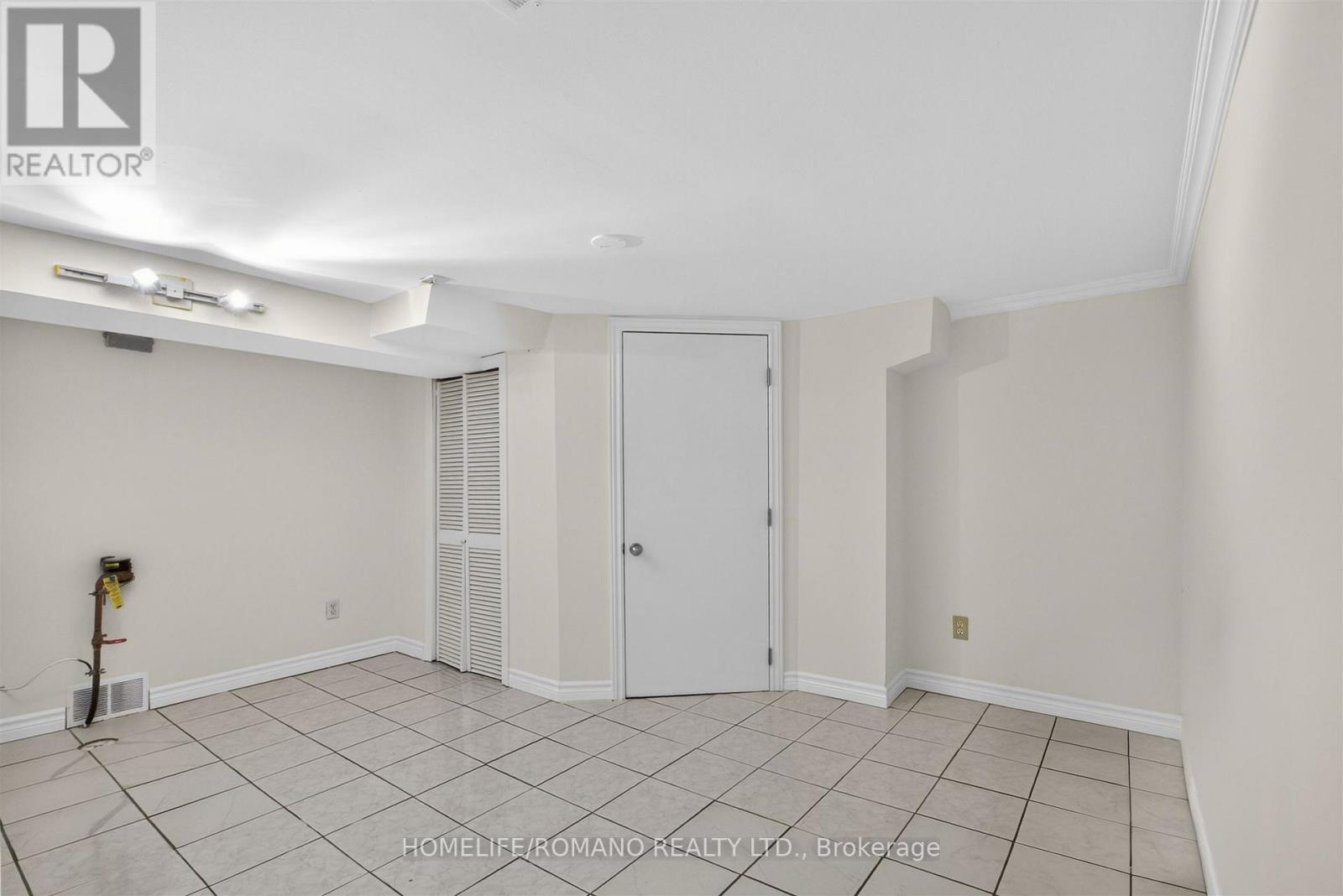 9 Little Avenue, Toronto, Ontario  M9N 1K3 - Photo 32 - W13013022