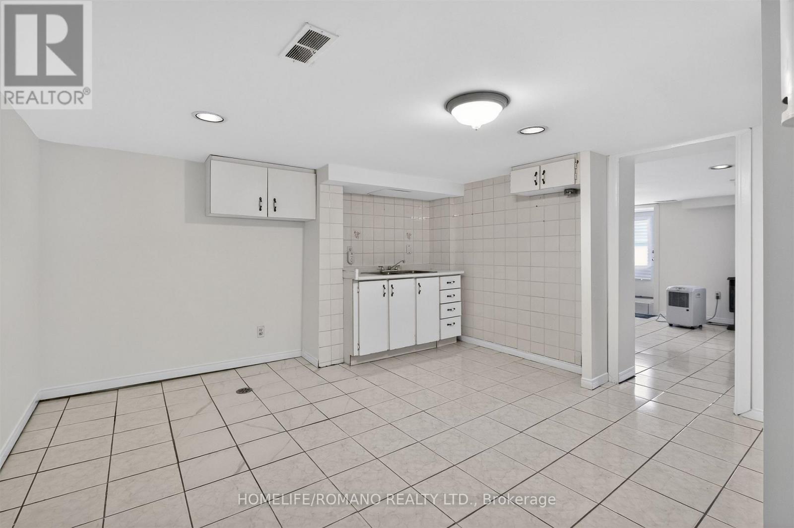 9 Little Avenue, Toronto, Ontario  M9N 1K3 - Photo 34 - W13013022