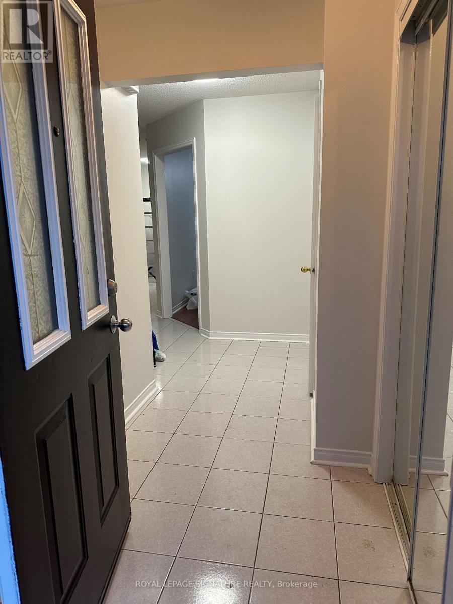 5426 Antrex Crescent, Mississauga, Ontario  L4Z 3T7 - Photo 2 - W13013068