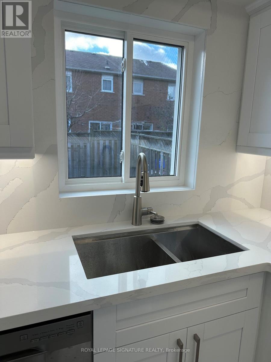 5426 Antrex Crescent, Mississauga, Ontario  L4Z 3T7 - Photo 8 - W13013068