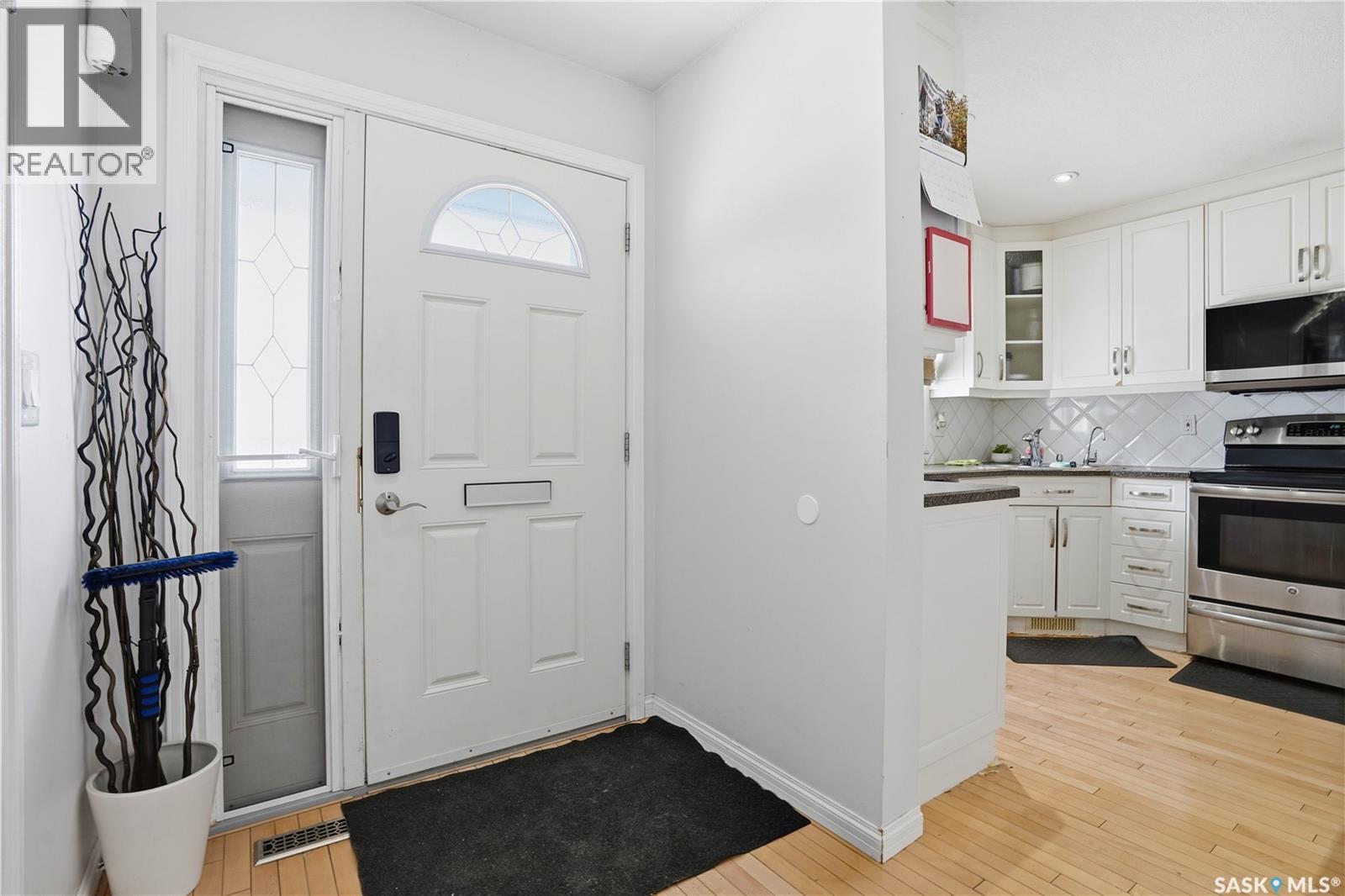 226 Plainsview Drive, Regina, Saskatchewan  S4S 6N1 - Photo 3 - SK033246