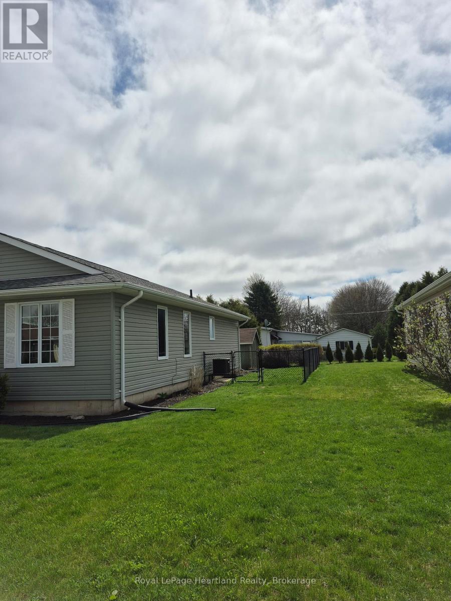 459 Richard Crescent, Strathroy-Caradoc, Ontario  N7G 3P4 - Photo 2 - X12940116