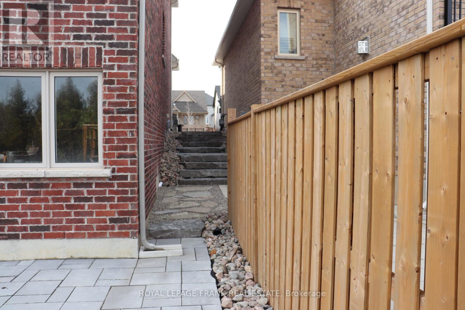 60 Hennessey Crescent, Kawartha Lakes, Ontario  K9V 0P3 - Photo 45 - X12807752