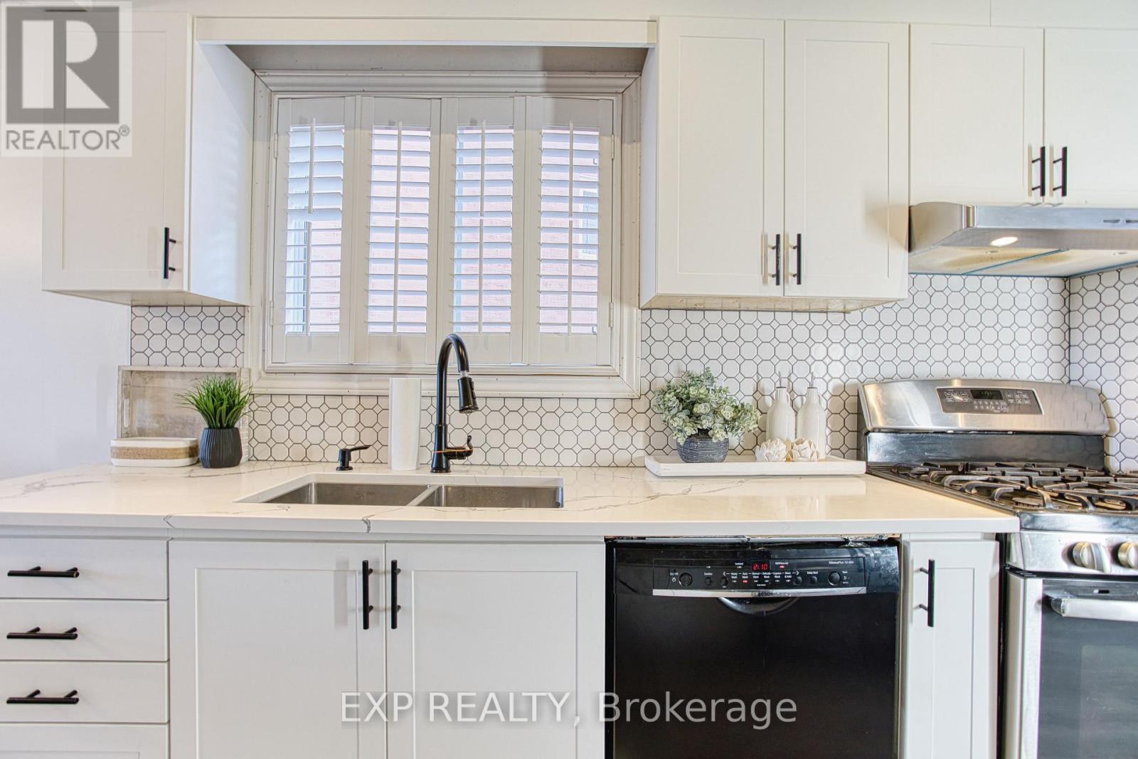 39 Regis Court, Hamilton, Ontario  L8E 4M8 - Photo 9 - X13013028