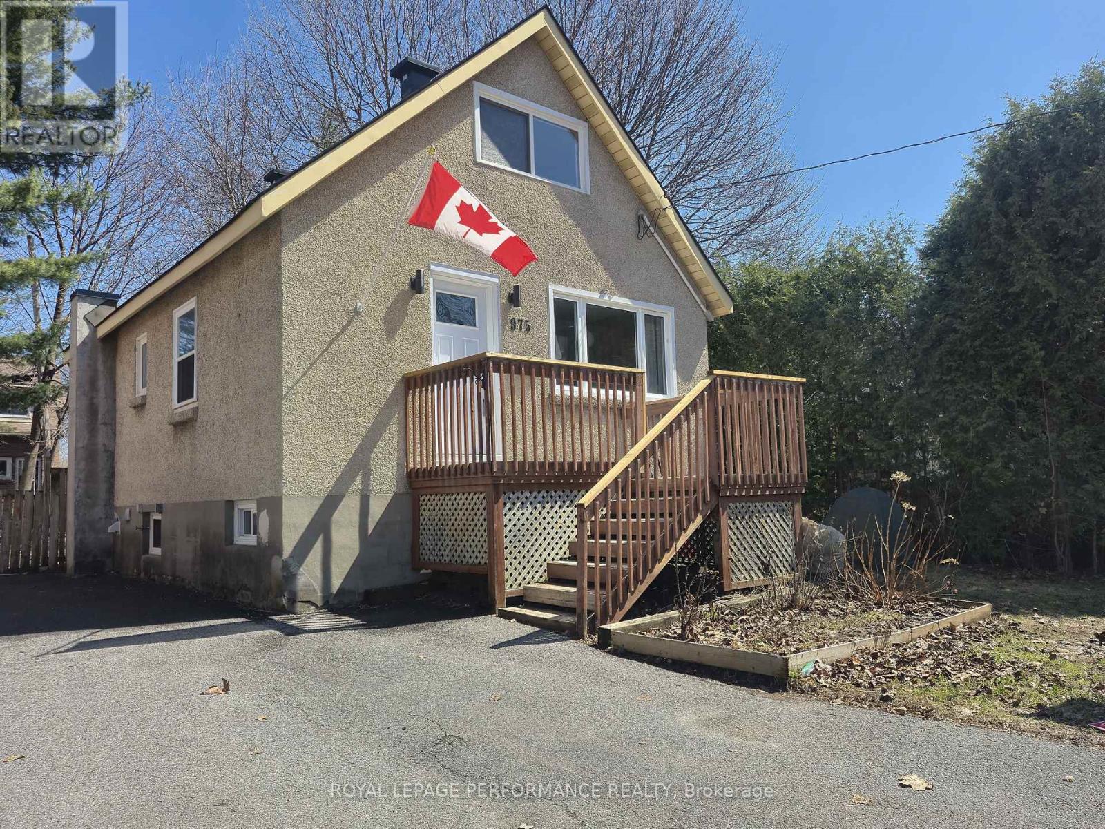 975 Sheridan Avenue, Ottawa, Ontario  K1Z 6M4 - Photo 2 - X12811584