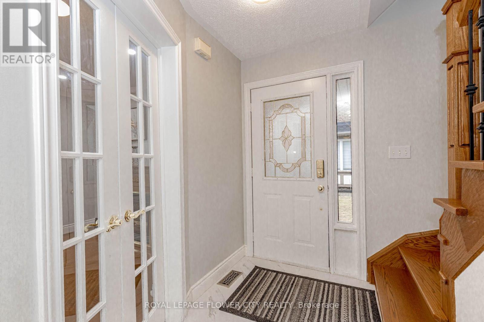 194 Pressed Brick Drive, Brampton, Ontario  L6V 4K7 - Photo 7 - W12959536