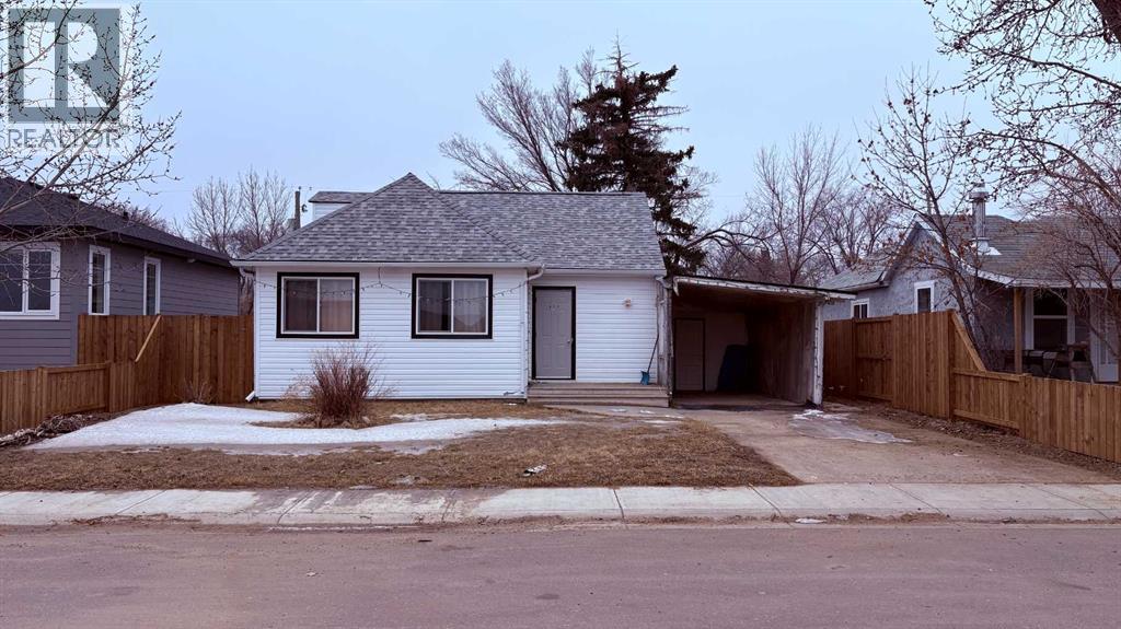 317 2 Avenue E, Bow Island, Alberta  T0K 0G0 - Photo 1 - A2290377