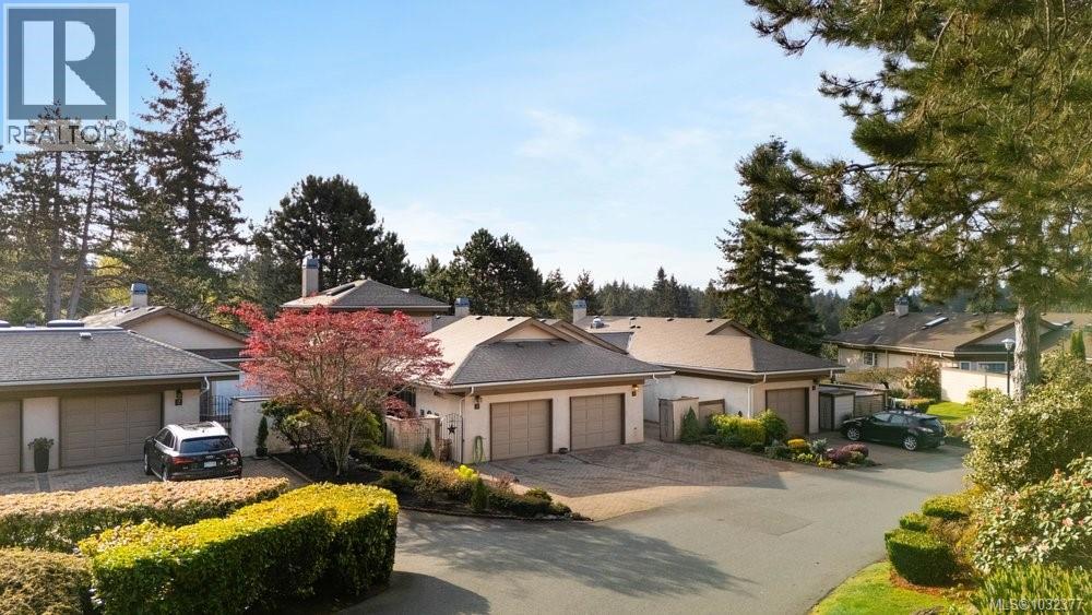 4 901 Kentwood Lane, Saanich, British Columbia