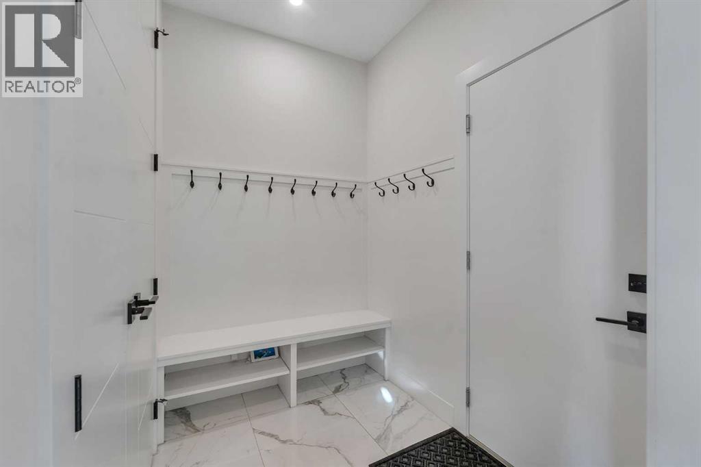 351 Lucas Way Nw, Calgary, Alberta  T3P 1Z3 - Photo 11 - A2302666