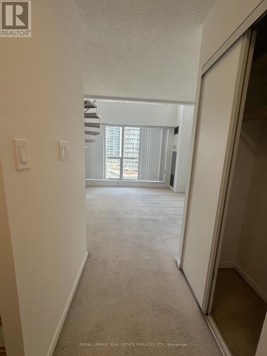 1105 - 2261 Lake Shore Boulevard W, Toronto, Ontario  M8V 3X1 - Photo 2 - W12974032