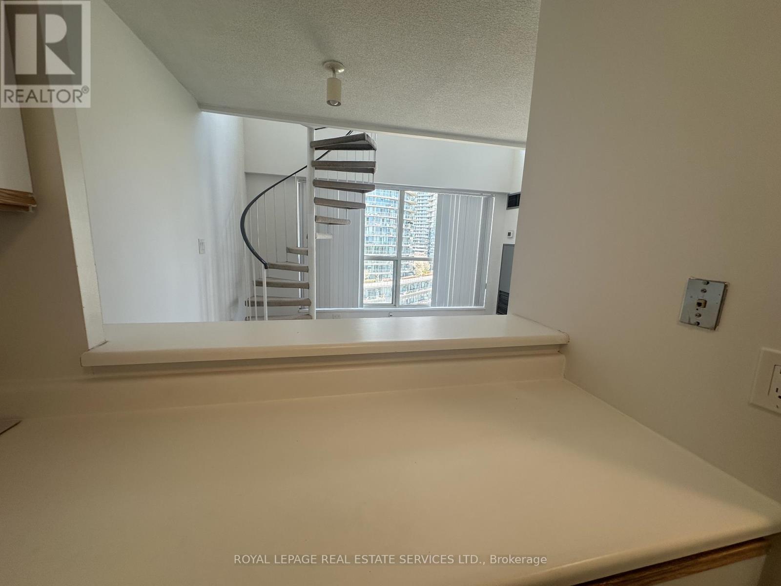 1105 - 2261 Lake Shore Boulevard W, Toronto, Ontario  M8V 3X1 - Photo 4 - W12974032