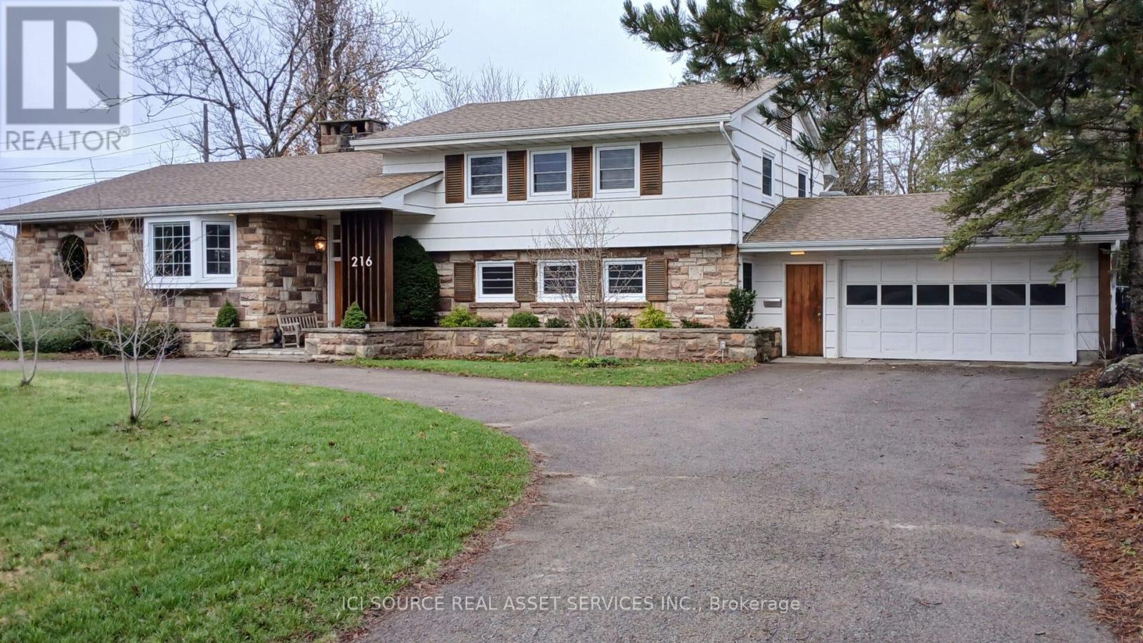 216 BROCKVILLE STREET, Smiths Falls, Ontario