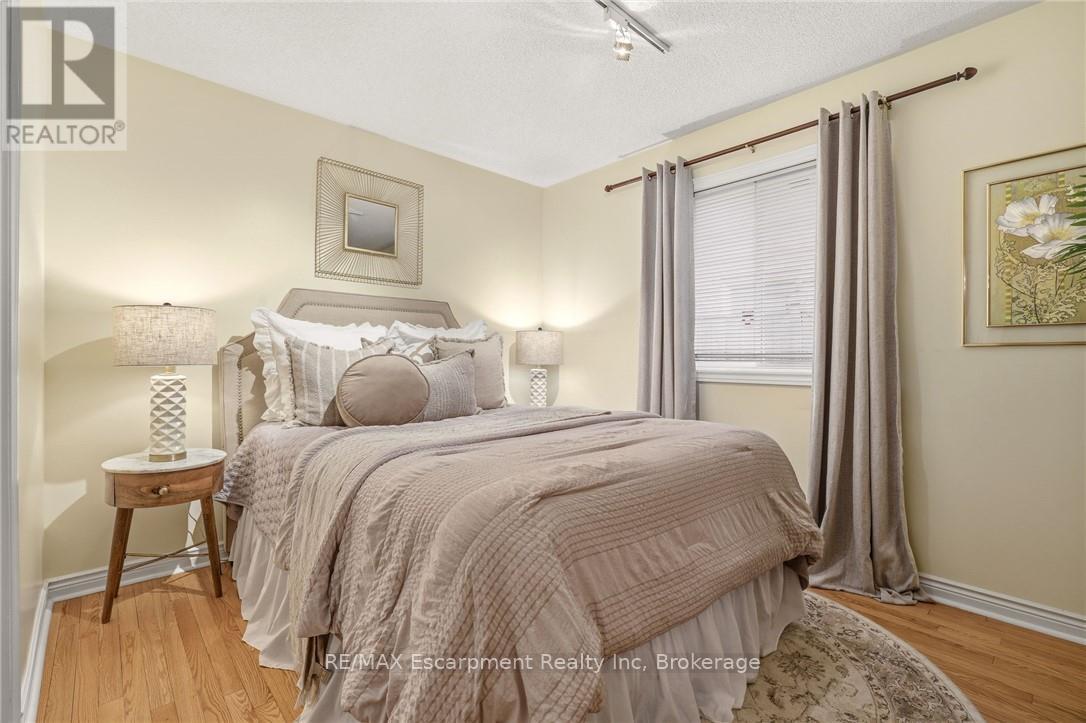 1156 Augustus Drive, Burlington, Ontario  L7S 2K5 - Photo 27 - W13013176