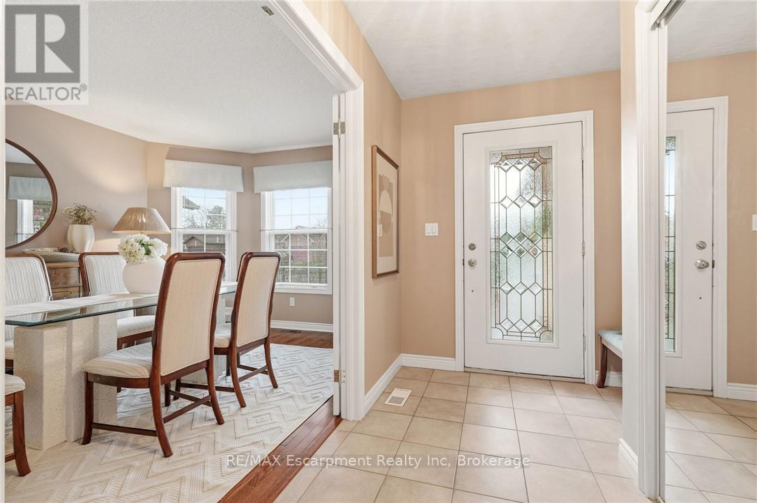 1156 Augustus Drive, Burlington, Ontario  L7S 2K5 - Photo 5 - W13013176