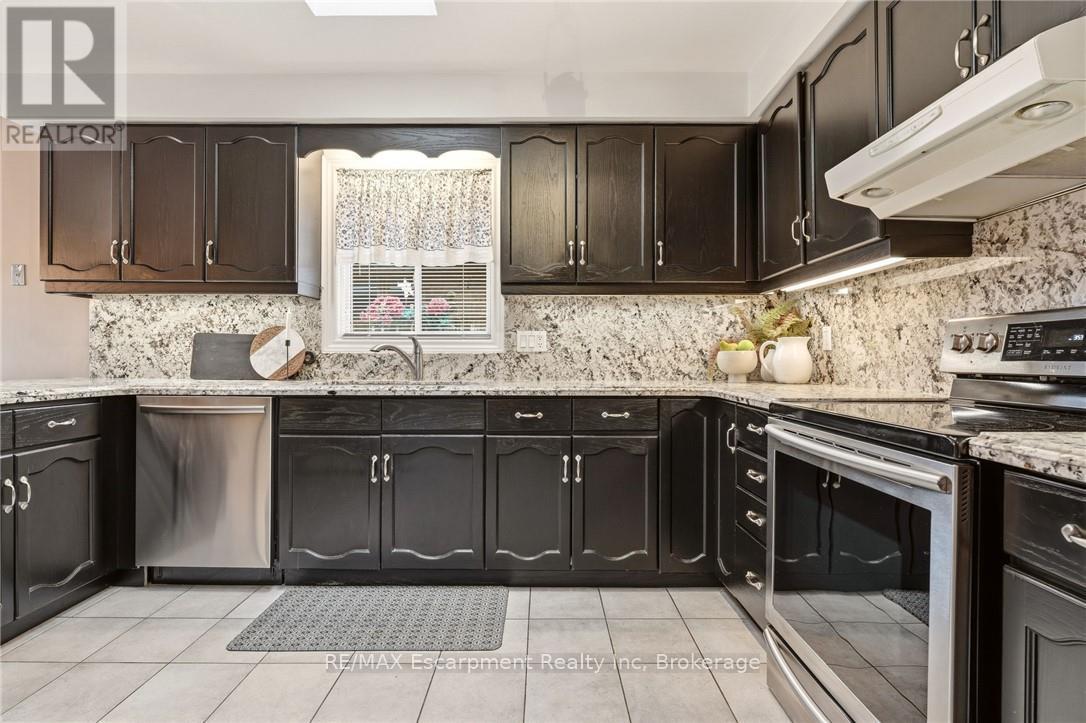 1156 Augustus Drive, Burlington, Ontario  L7S 2K5 - Photo 9 - W13013176