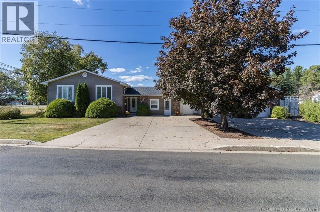 5 Timber Lane, Fredericton, New Brunswick  E3A 8R6 - Photo 1 - NB137455