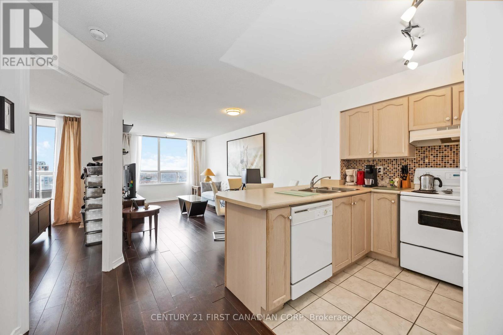 1112 - 9 Northern Hts Drive, Richmond Hill, Ontario  L4B 4M5 - Photo 8 - N13013390