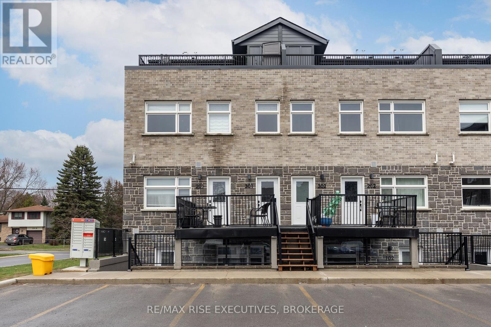 301 - 809 DEVELOPMENT DRIVE, Kingston, Ontario