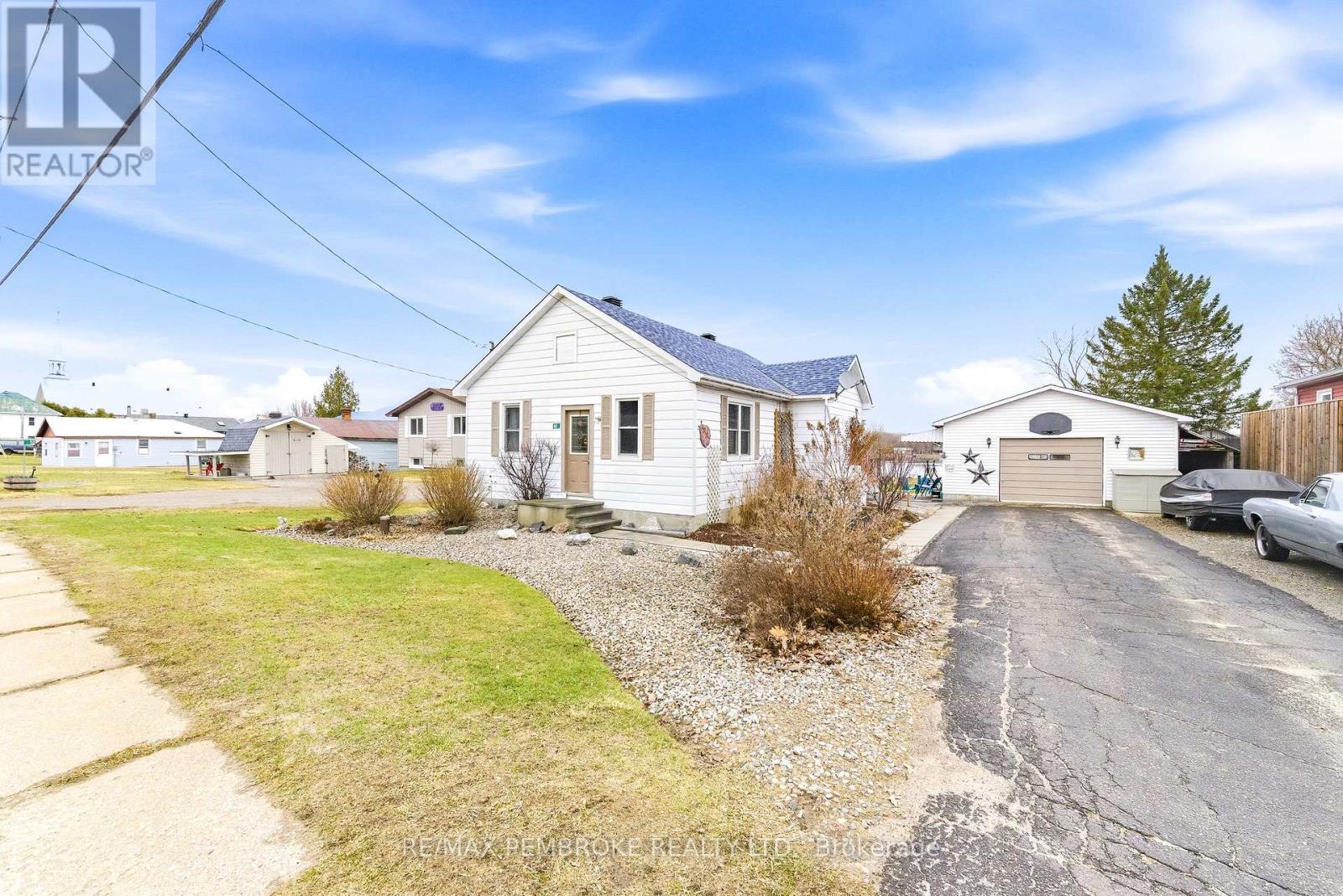 48 Lacroix Bay Road, Whitewater Region, Ontario  K0J 2L0 - Photo 2 - X13012304