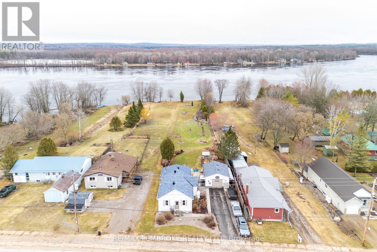 48 LACROIX BAY ROAD, Whitewater Region, Ontario