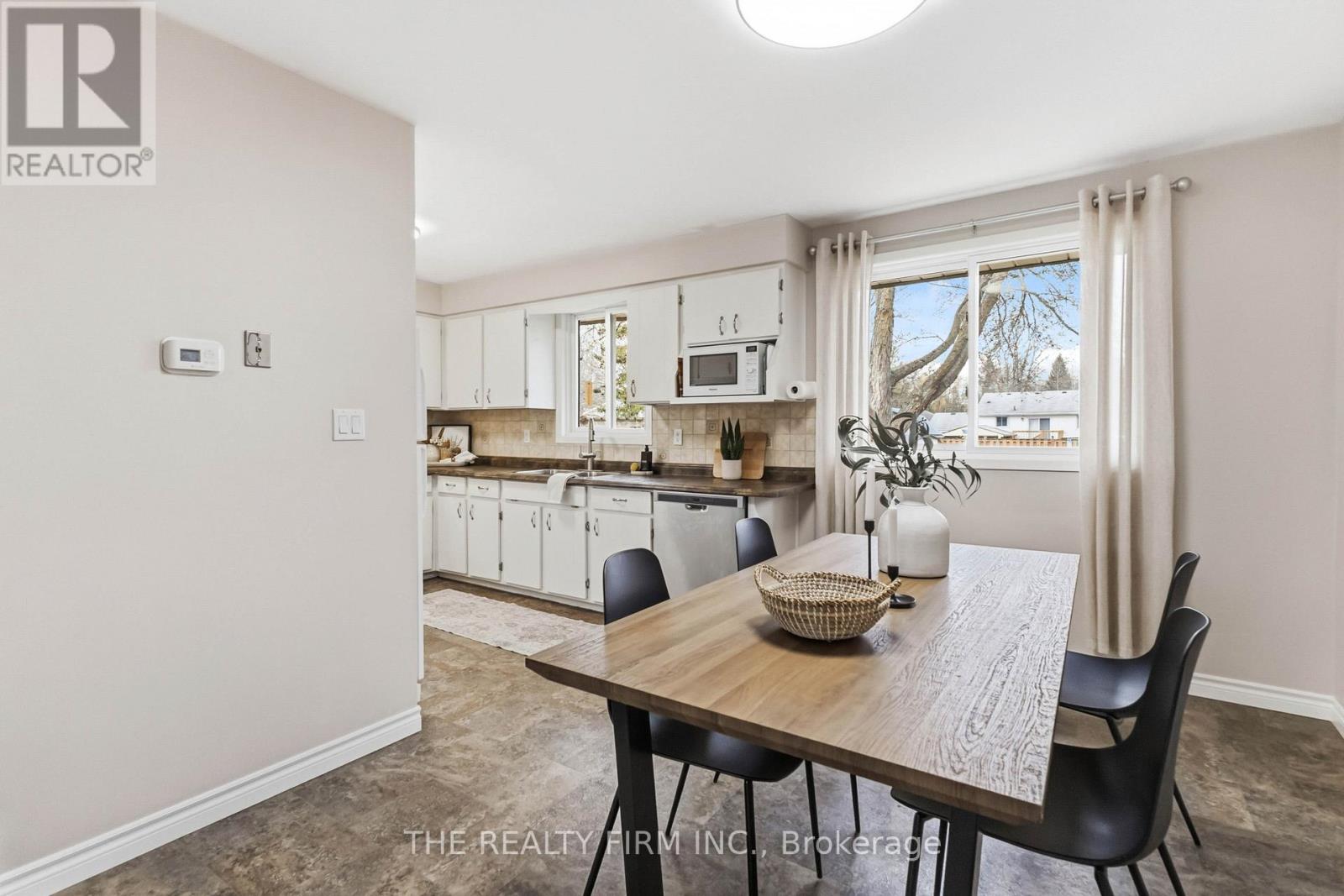 324 Oak Avenue, Strathroy-Caradoc, Ontario  N7G 3T2 - Photo 12 - X13013108