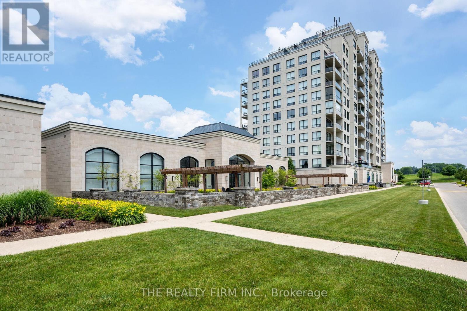 1304 - 240 Villagewalk Boulevard, London North, Ontario  N6G 0P6 - Photo 1 - X13013152