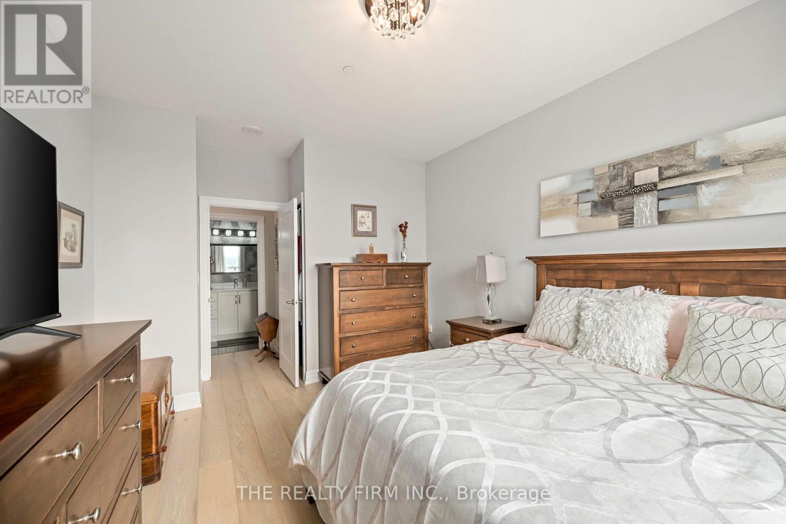 1304 - 240 Villagewalk Boulevard, London North, Ontario  N6G 0P6 - Photo 17 - X13013152