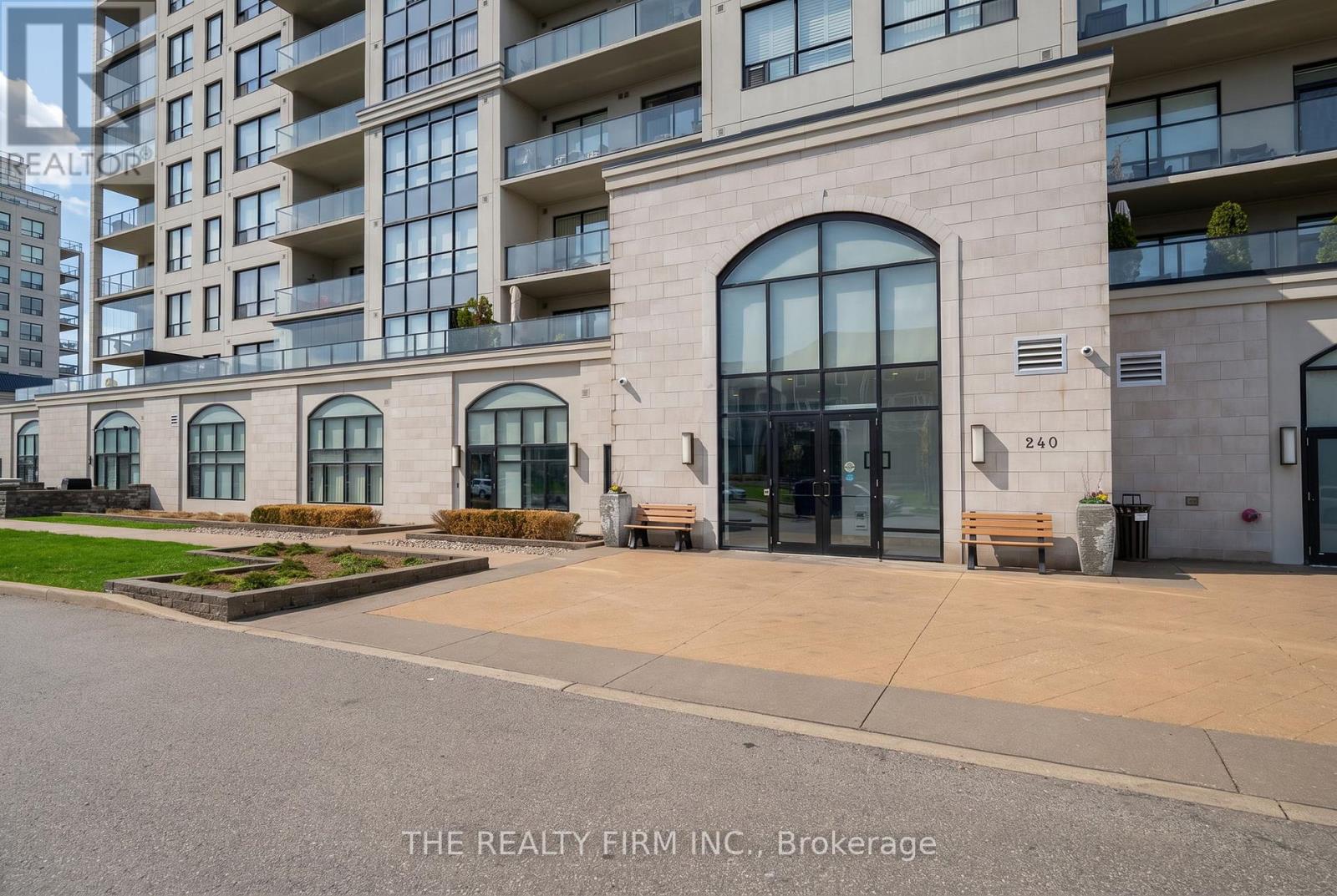 1304 - 240 Villagewalk Boulevard, London North, Ontario  N6G 0P6 - Photo 2 - X13013152