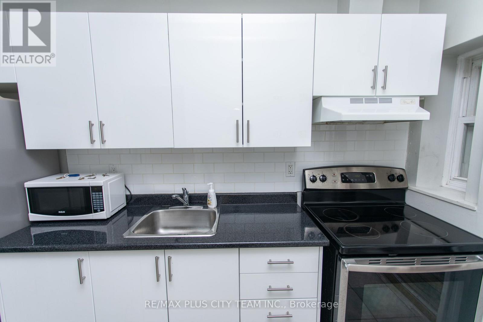 2 - 682 Bathurst Street, Toronto, Ontario  M5S 2R3 - Photo 7 - C13013146