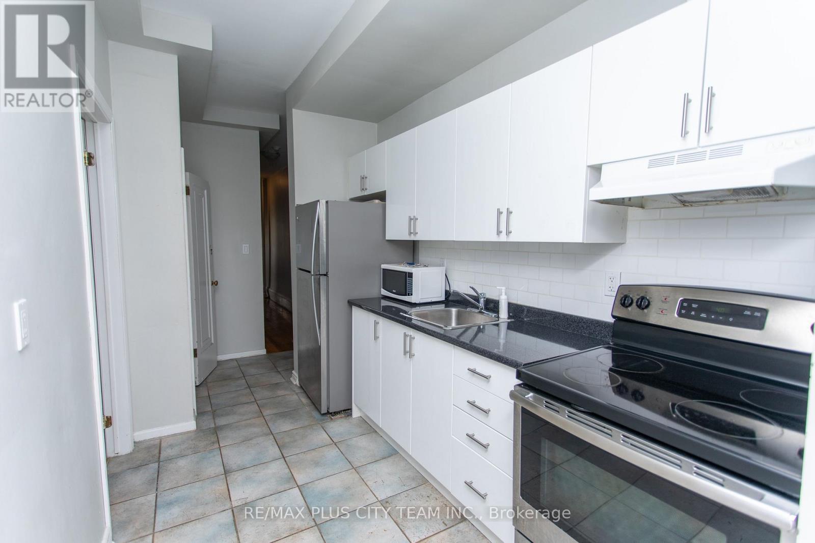 2 - 682 Bathurst Street, Toronto, Ontario  M5S 2R3 - Photo 8 - C13013146