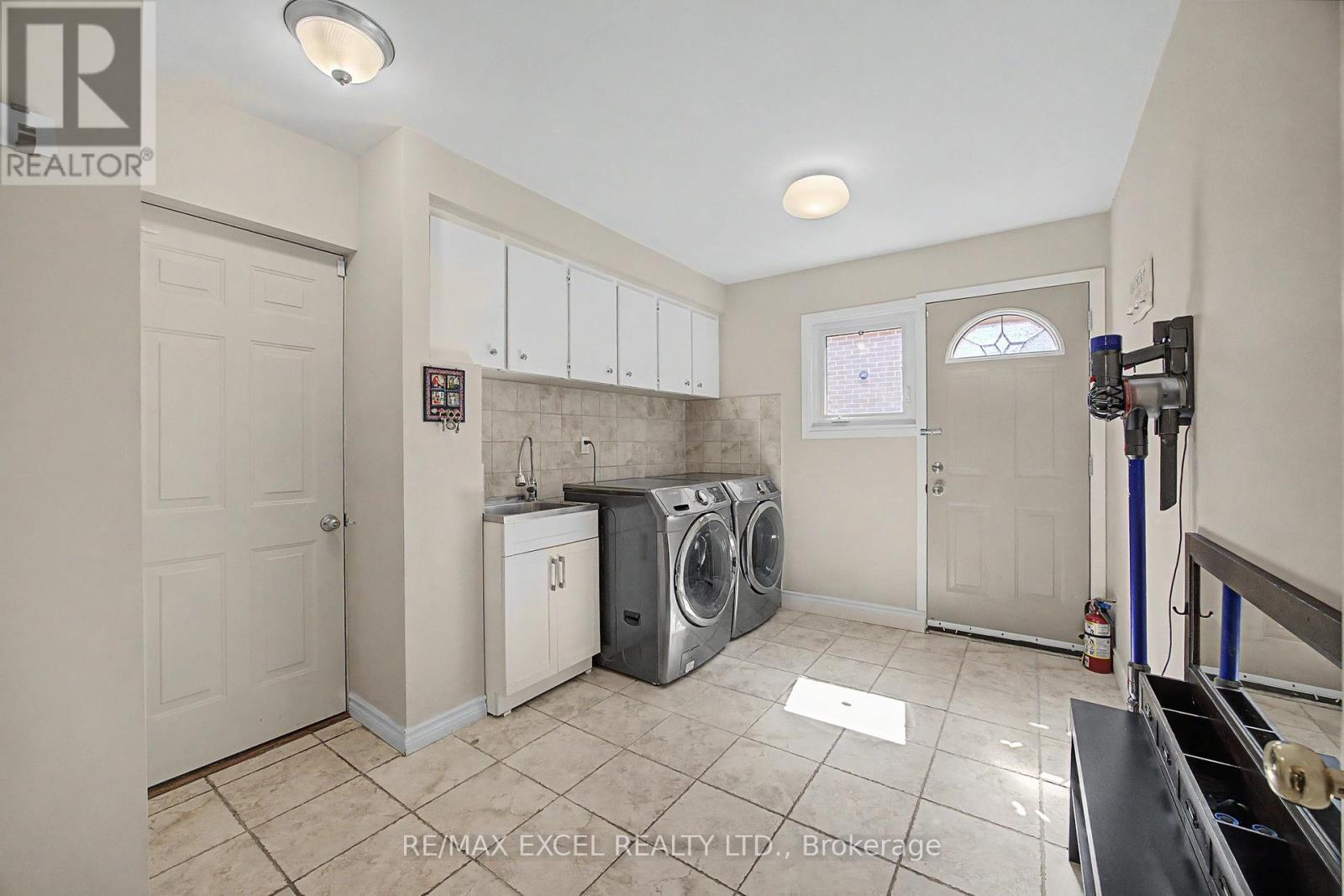 46 Robinter Drive, Toronto, Ontario  M2M 3R2 - Photo 18 - C13013230