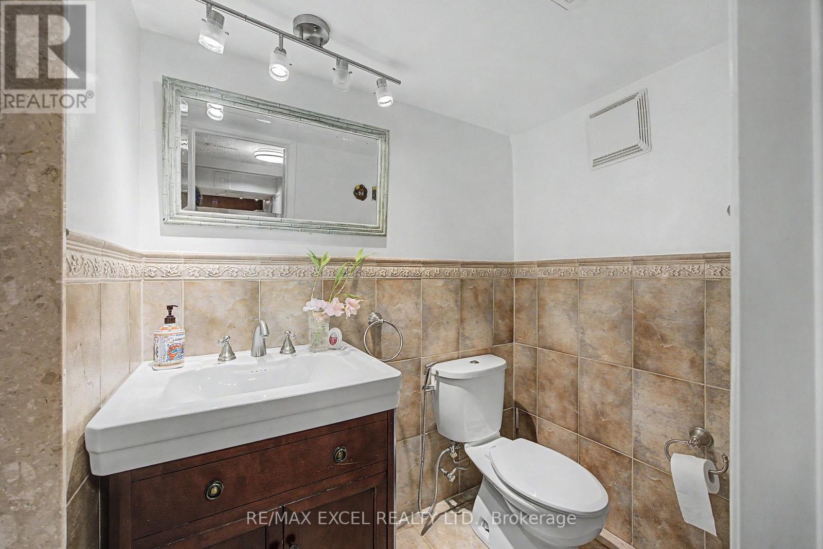 46 Robinter Drive, Toronto, Ontario  M2M 3R2 - Photo 37 - C13013230