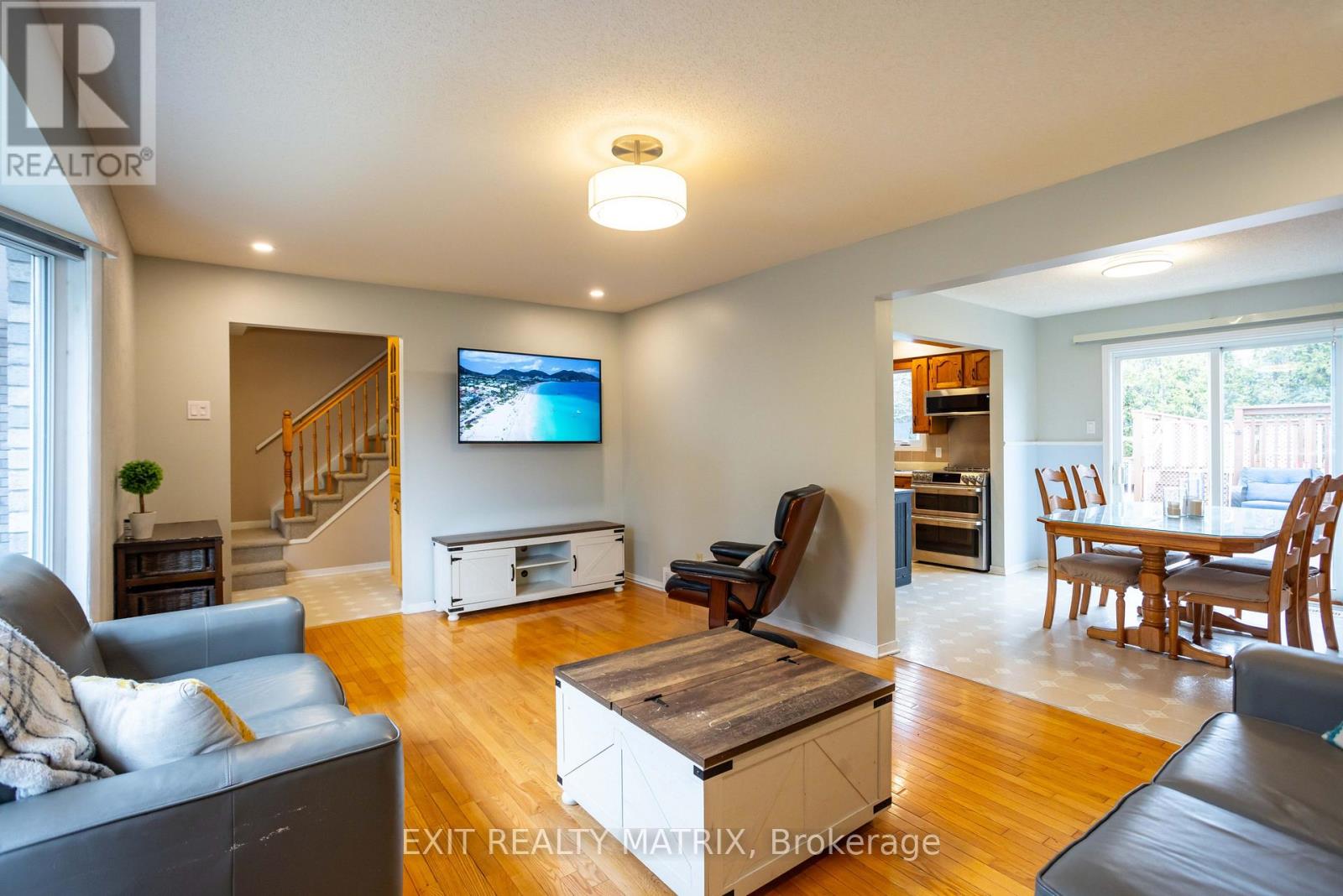 95 Castlebeau Street, Russell, Ontario  K0A 1W0 - Photo 5 - X13013352