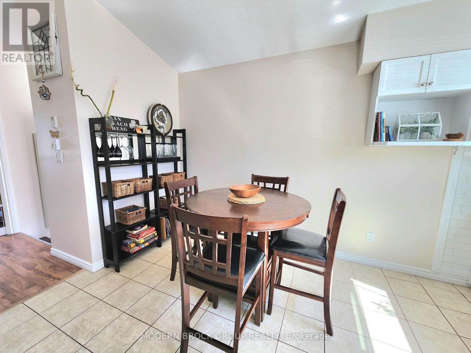 339 Abbott Street, Brockville, Ontario  K6V 4B2 - Photo 6 - X12920442