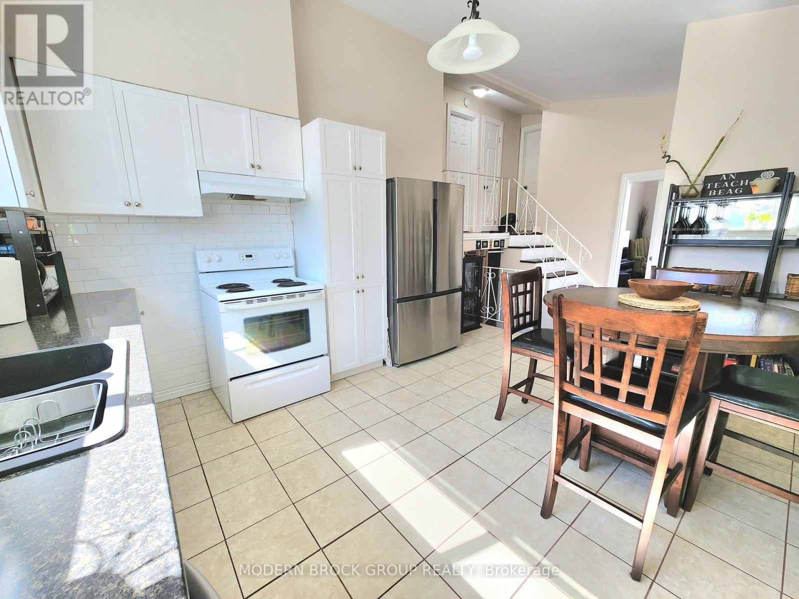 339 Abbott Street, Brockville, Ontario  K6V 4B2 - Photo 9 - X12920442