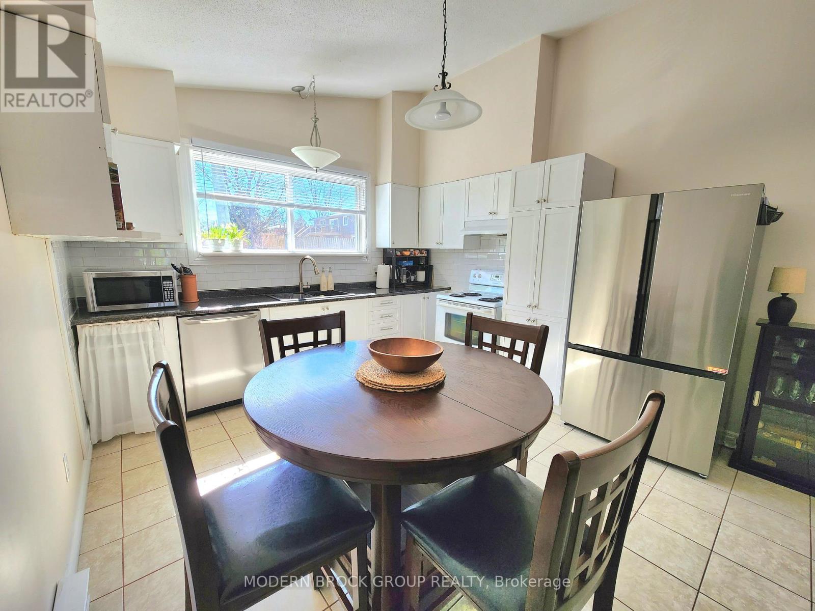 339 Abbott Street, Brockville, Ontario  K6V 4B2 - Photo 7 - X12920442